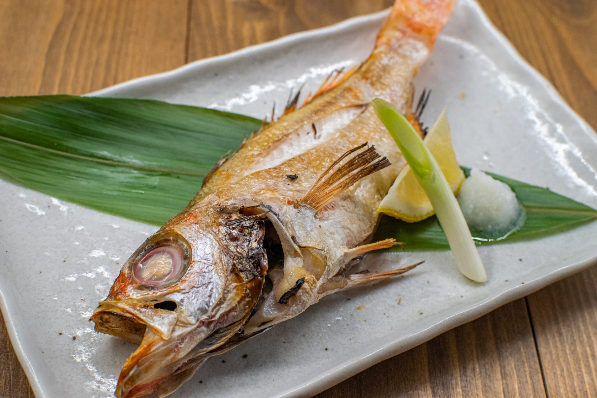 焼き魚の美しい食べ方は？接待で一目置かれる方法
